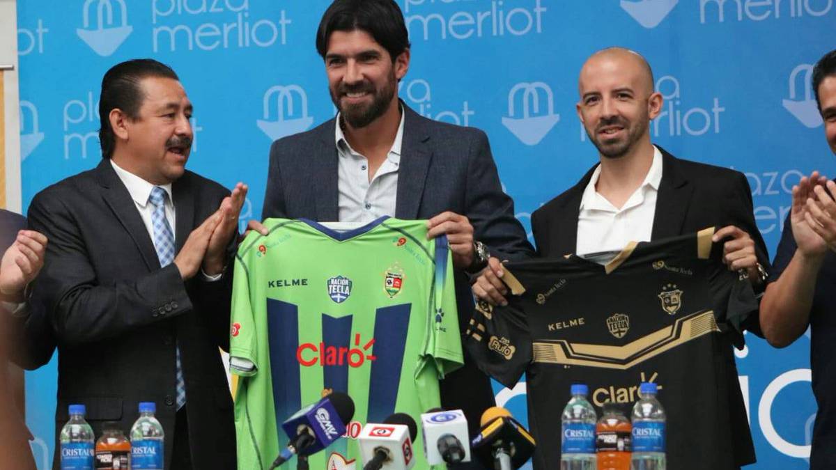 Sebastián Abreu con Santa Tecla