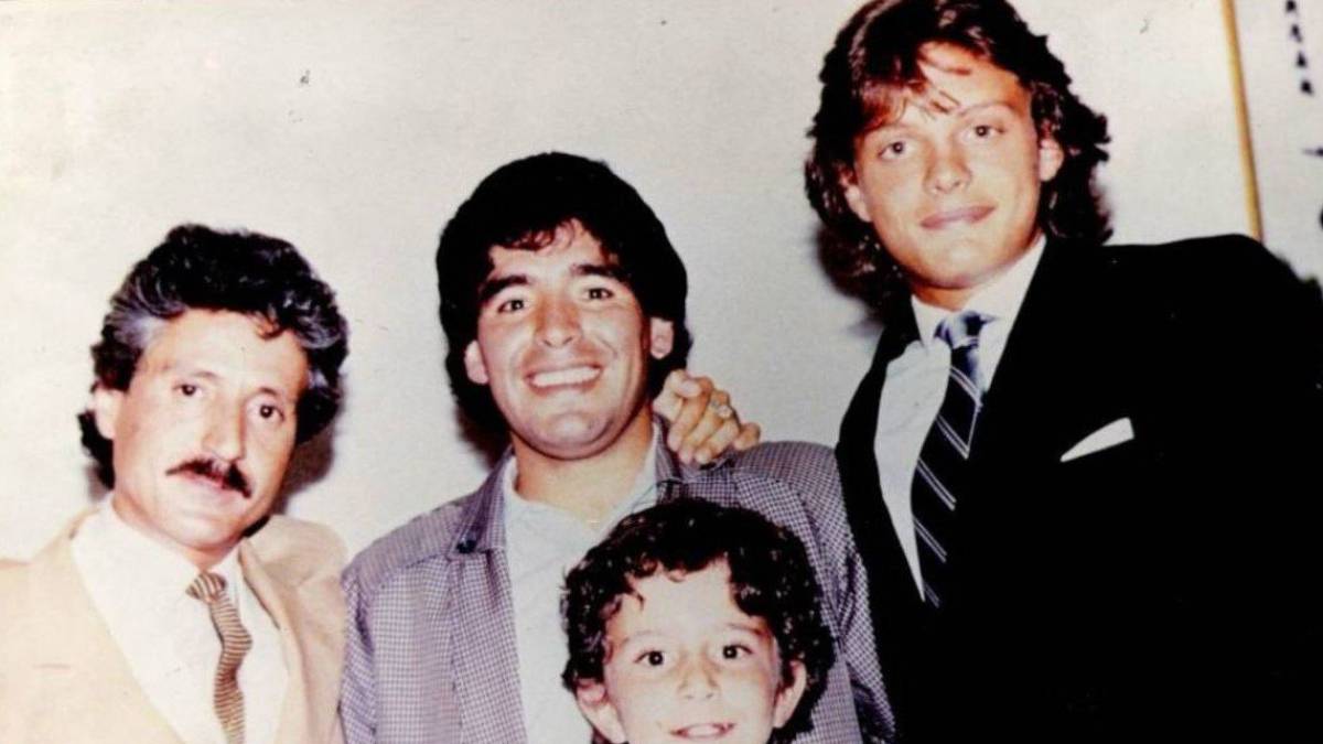Diego Maradona y Luis Miguel posando juntos