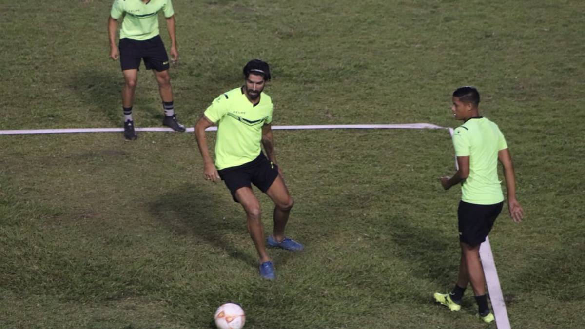 ’Sebastián 'Loco' Abreu entrena y dirige a Santa Tecla