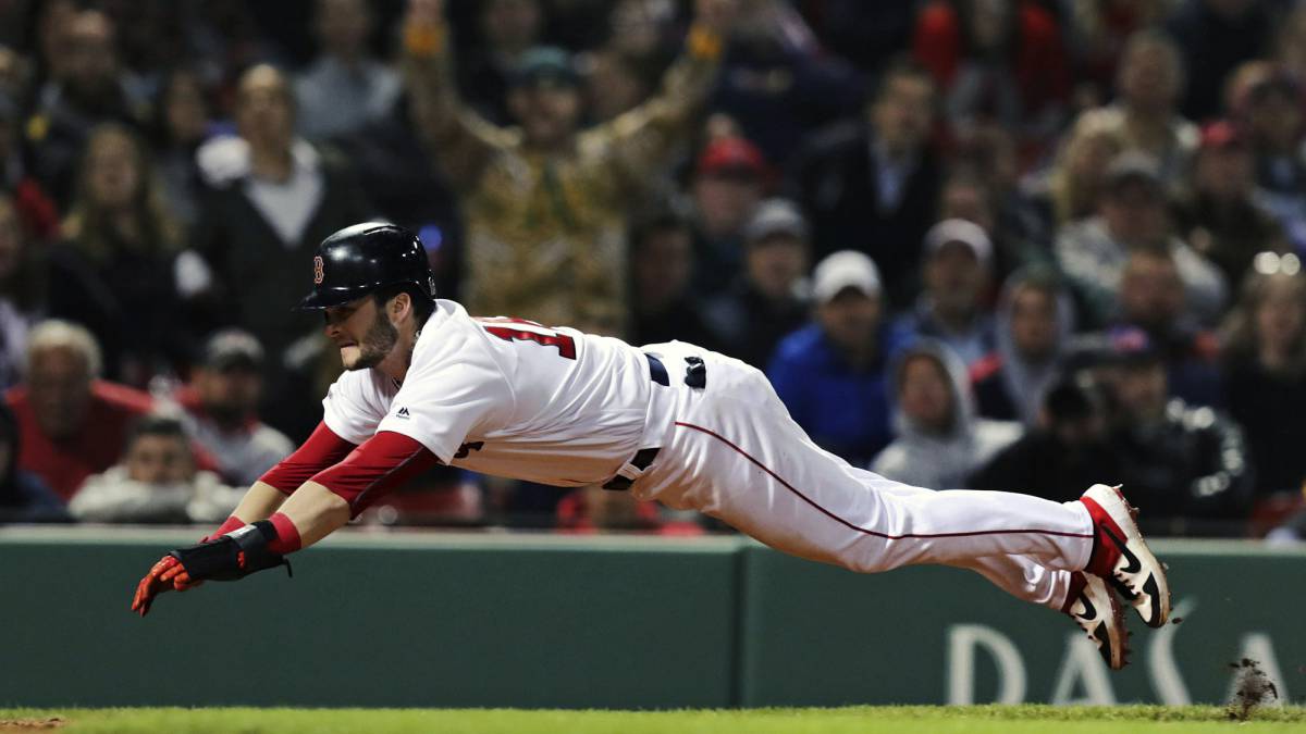 Boston remonta en casa y gana el primero de la serie a Oakland