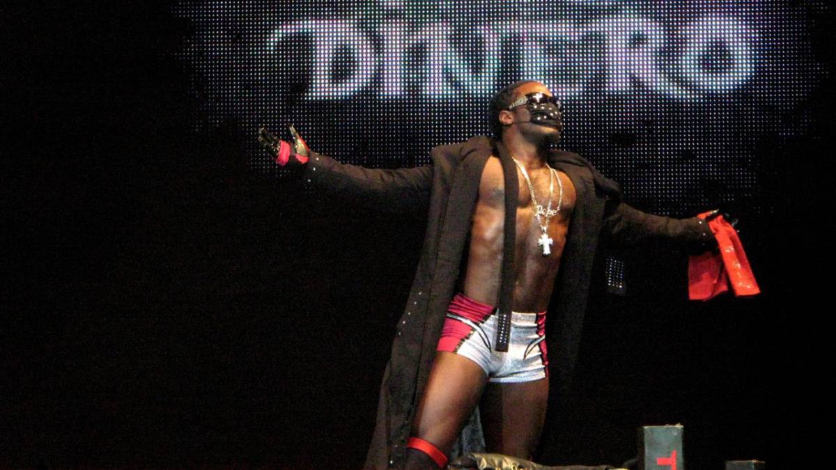El luchador afroamericano Elijah Burke, mejor conocido como D'Angelo Dinero, fue un boxeador y luchador de WWE, que además estudió justicia penal.