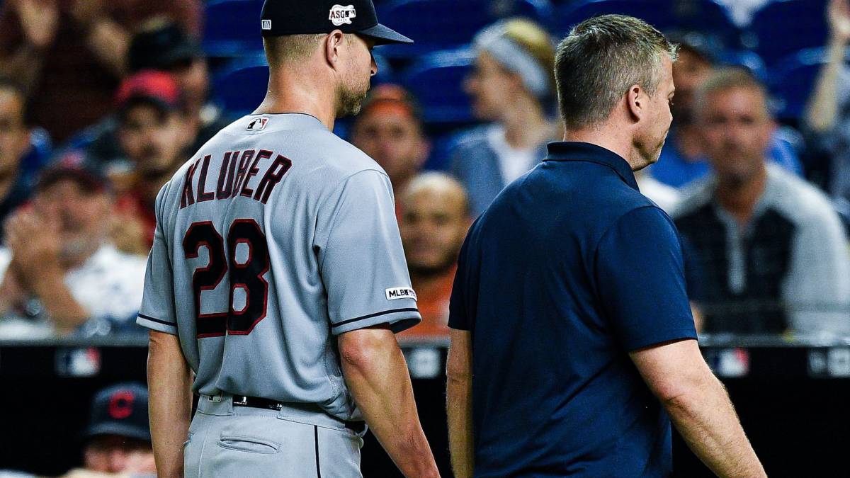 Corey Kluber tras fractura de antebrazo