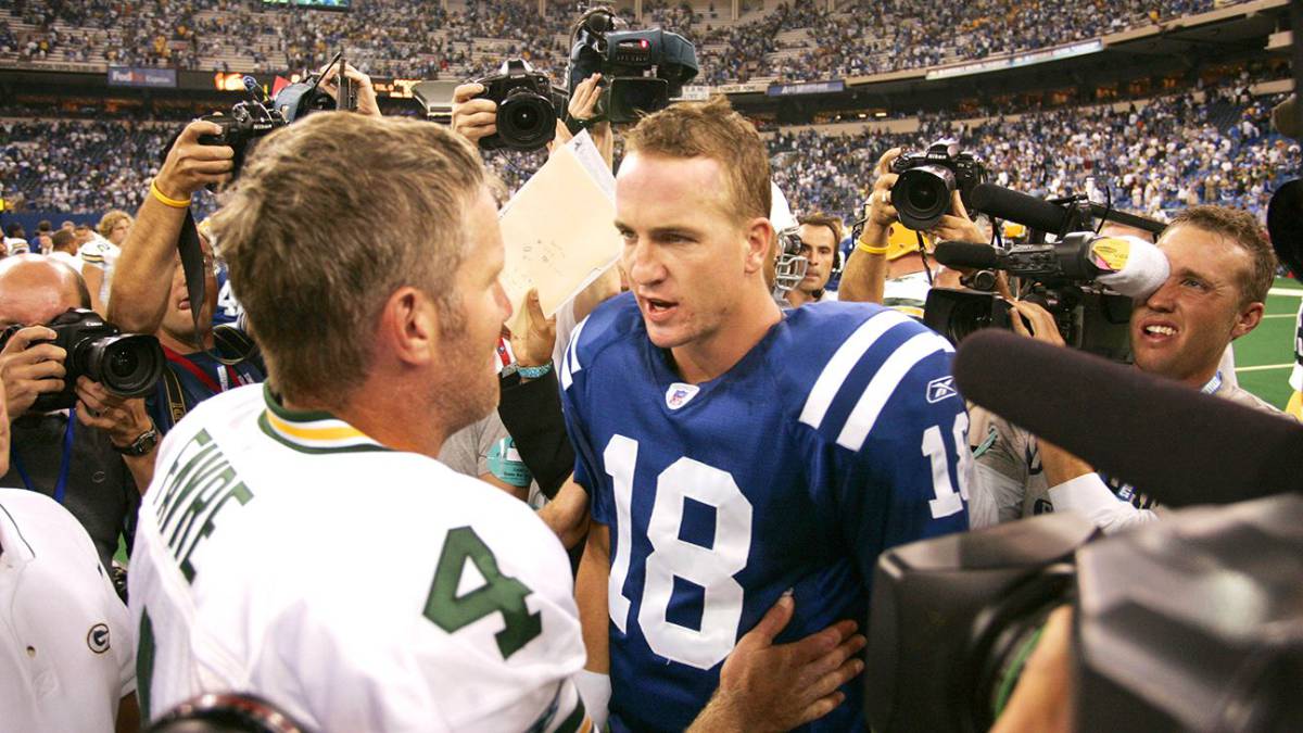 Peyton Manning y Brett Favre en partido de 2004