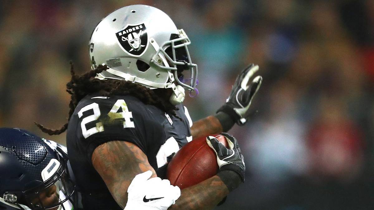Marshawn Lynch en partido de Raiders