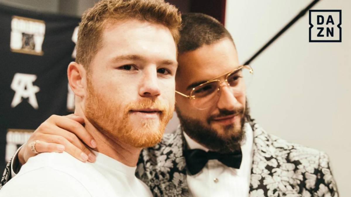 El cantante colombiano fue parte del círculo íntimo del peleador mexicano momentos antes de salir a pelear contra el estadounidense Daniel Jacobs