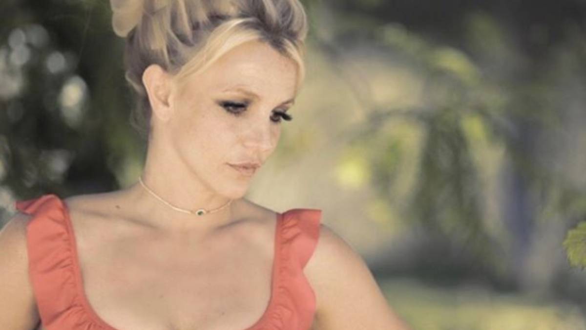 Luego de la última recaída que tuvo La Princesa del Pop, mostró que está regresando a la vida saludable con una impresionante rutina de yoga.