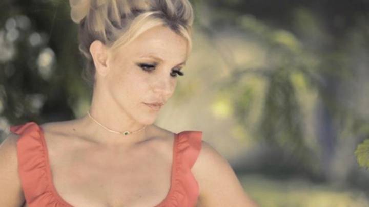 Luego de la última recaída que tuvo La Princesa del Pop, mostró que está regresando a la vida saludable con una impresionante rutina de yoga.