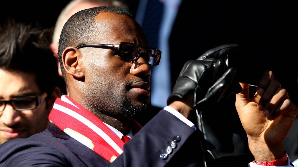 LeBron James en partido del Liverpool