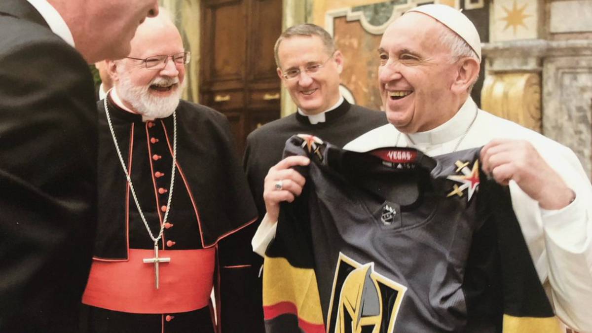 Golden Knights reciben la bendición del Papa Francisco
