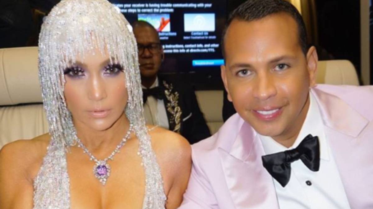 Una vez más esta pareja fue blanco de críticas, luego de que el ex pelotero subió un video en el que le da un beso a la cantante en la MET Gala 2019.