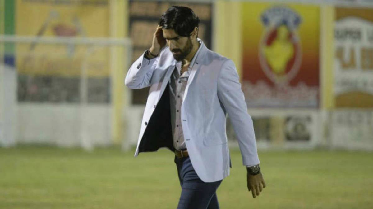 Sebastián Abreu está a punto de abandonar Santa Tecla