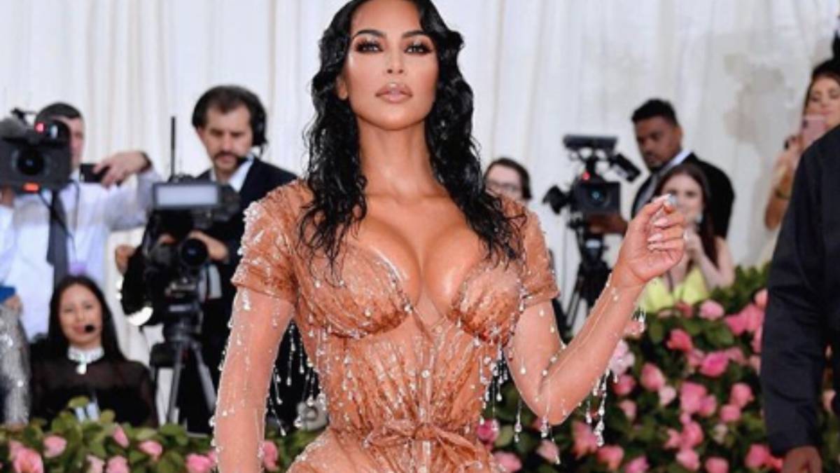 La famosa empresaria asistió a la MET Gala 2019 con un ajustado vestido, en el cual se le veía una diminuta cintura, pero ella misma reveló cuál fue el secreto.