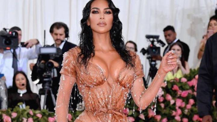 La famosa empresaria asistió a la MET Gala 2019 con un ajustado vestido, en el cual se le veía una diminuta cintura, pero ella misma reveló cuál fue el secreto.