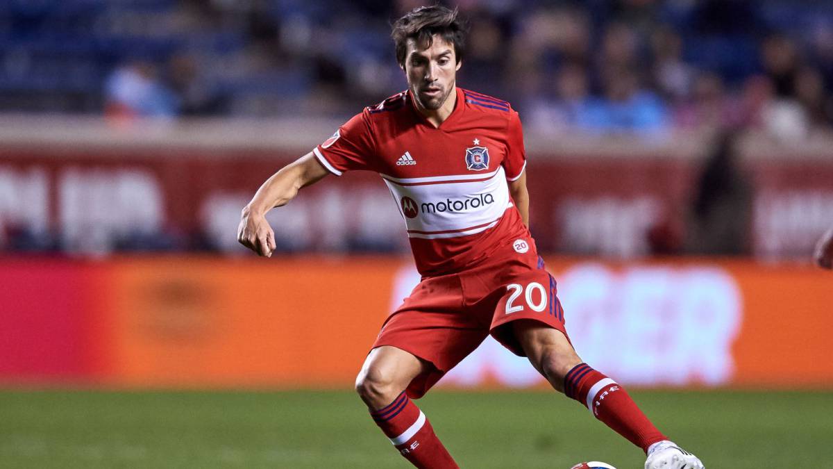 El mediocampista argentino consiguió por primera vez ser nombrado jugador de la semana en la MLS, esto gracias a que fue fundamental en las dos victorias del Fire en la semana 11.