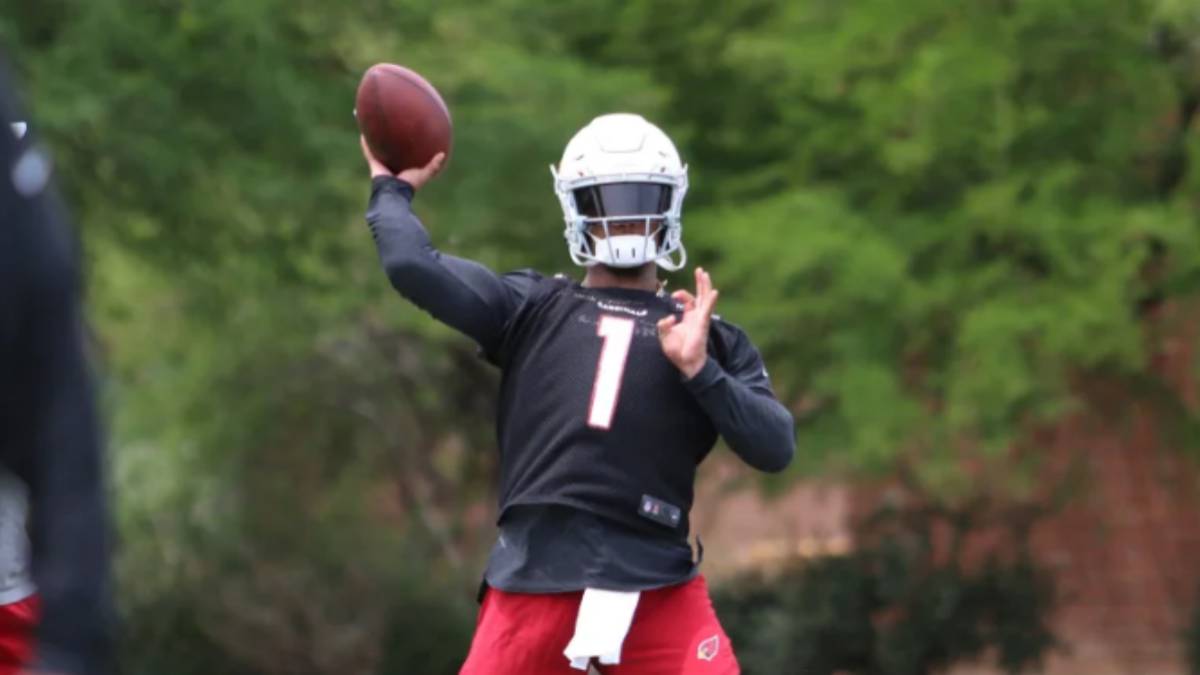 Kyler Murray en entrenamiento de Cardinals