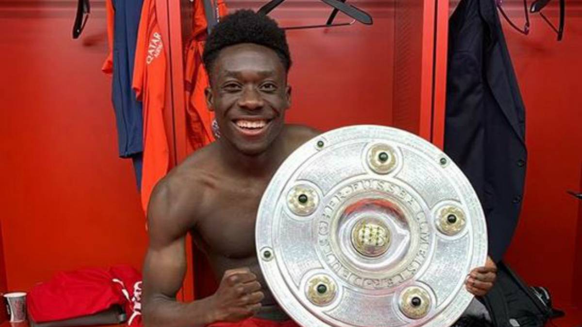 El exjugador de Vancouver Whitecaps salió campeón de Alemania con el Bayern Múnich esta temporada. El otro canadiense es Paul Stalteri.