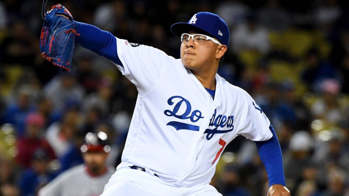 Julio Urías vuelve con Dodgers una semana después de arresto