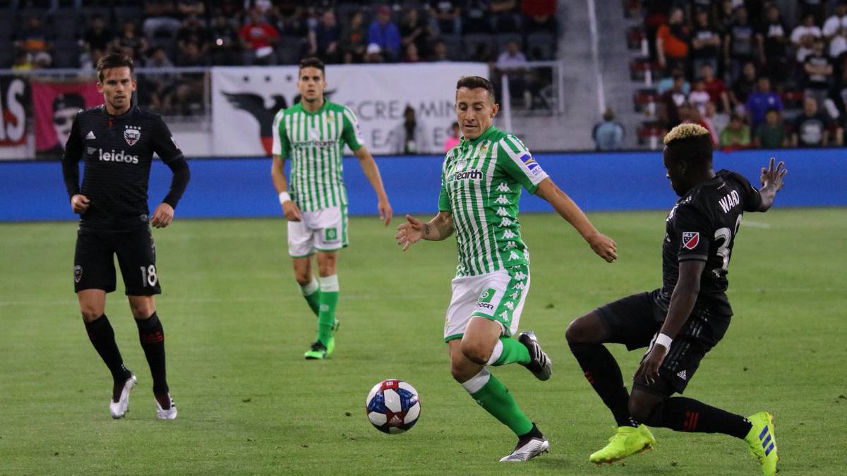 Andrés Guardado con Real Betis