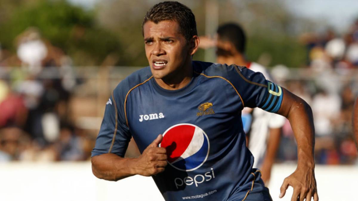 Amado Guevara pide unirse a la barra de Motagua en la final