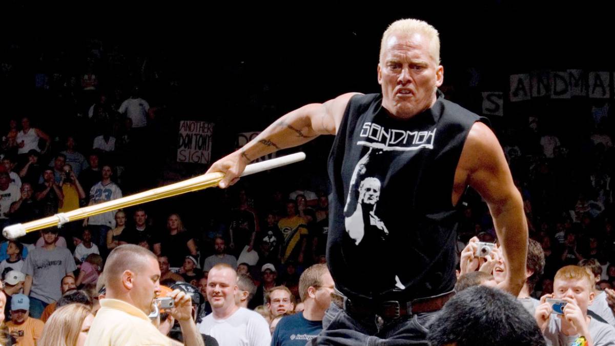 James Fullington, mejor conocido como "The Sandman", fue cinco veces campeón de peso completo de la Extreme Championship Wrestling, donde se consagró como todo un ídolo.