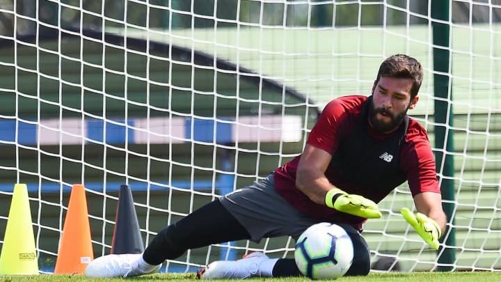 El portero brasileño es una de las esperanzas del Liverpool y uno de los jugadores a seguir en la final de la Champions. Aquí siete datos que seguro no conocías.