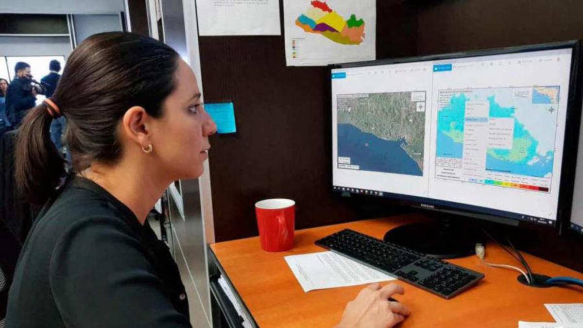 Luego del terremoto de 6.8 que ocurrió en la madrugada del jueves en El Salvador, el Ministerio de Medio Ambiente y Recursos lanzó una alerta de Tsunami.