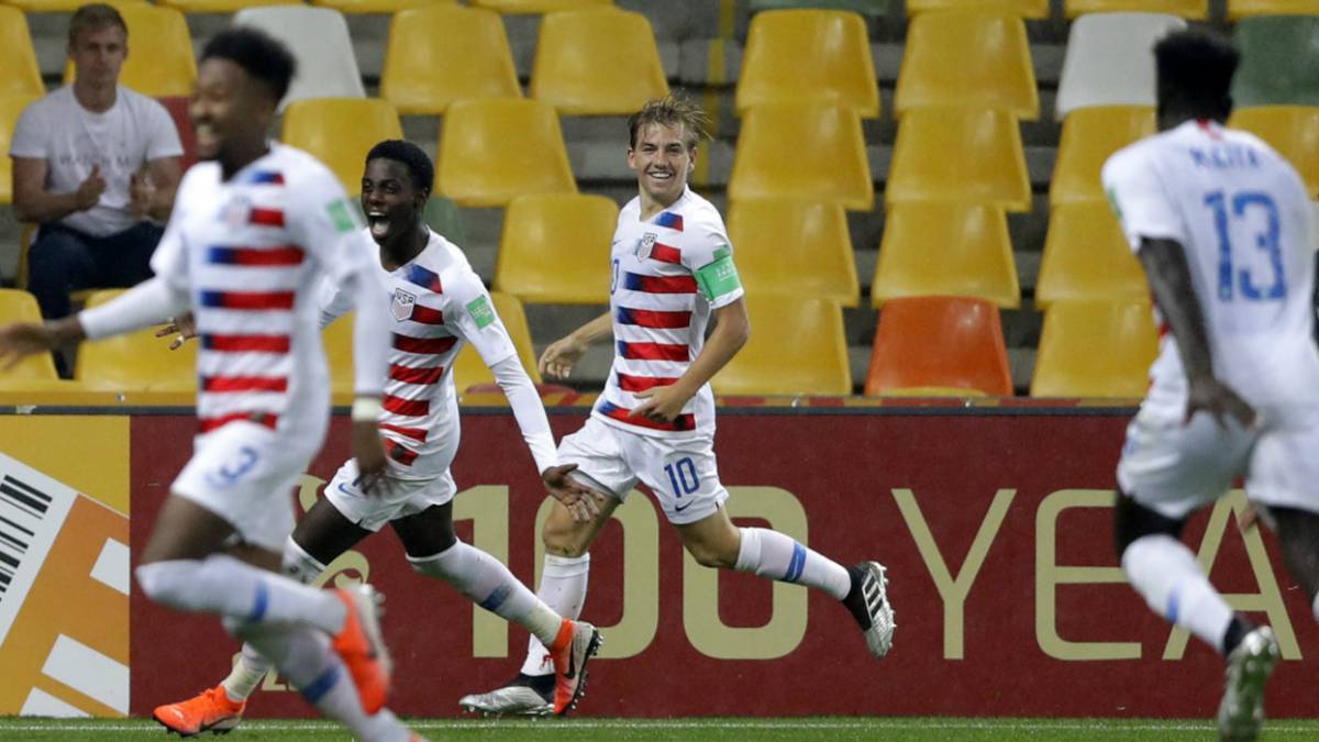 El mediocampista hizo un análisis sobre el estilo de juego de su selección y el combinado mexicano; le sorprendió la eliminación de El Tricolor