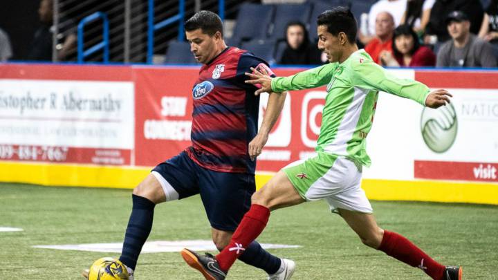 Dos leyendas de la Selección de Estados Unidos jugaron un partido de fútbol indoor contra El Tricolor; Landon Donovan mantiene la paternidad