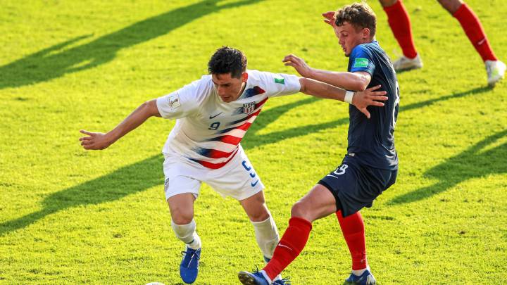 Borussia Dortmund estaría interesado en Sebastian Soto
