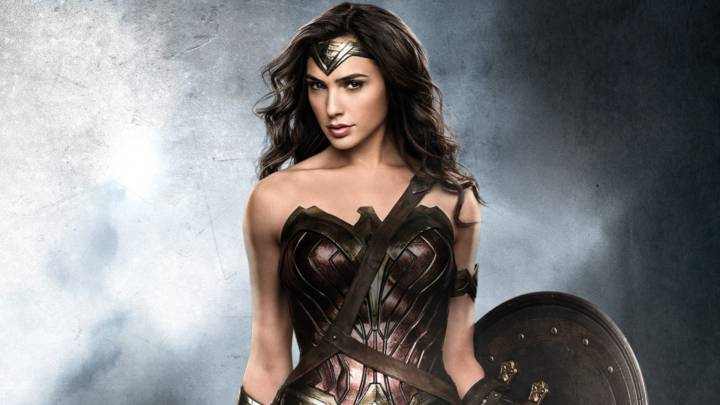 A pesar de que la promoción oficial de la próxima cinta de La Mujer Maravilla empieza en diciembre, la actriz mostró cómo será el vestuario de la heroína de DC Comics.