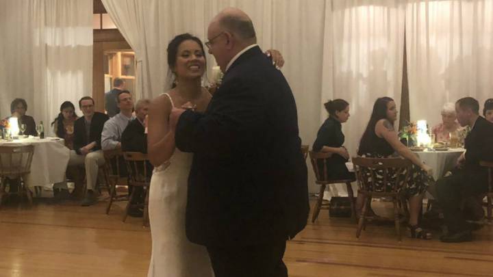 Tras su grave lesión, Samantha Cerio caminó en su boda