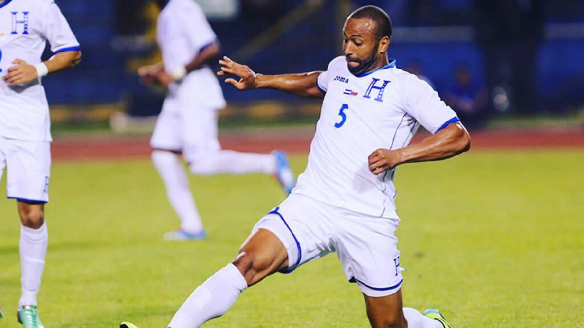 Muma Bernárdez jugando con Honduras