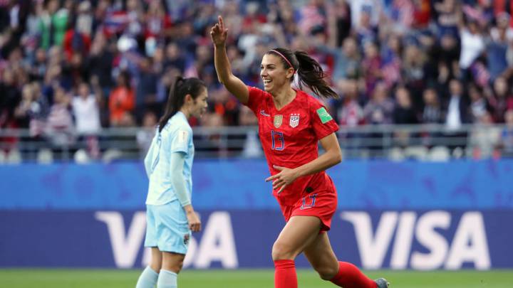 Alex Morgan celebrando anotación en Mundial Femenil de Francia
