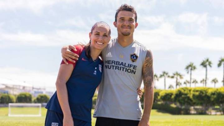 La estrella de la selección de Estados Unidos está felizmente casada con Servando Carrasco, un futbolista mexicoamericano que juega en Los Ángeles, Galaxy.