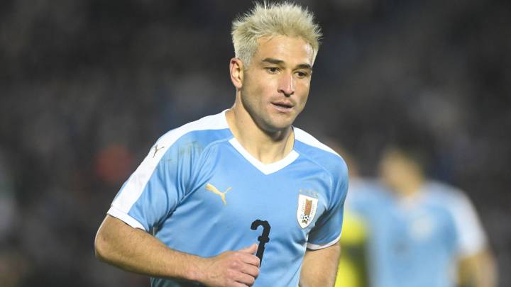 Nicolás Lodeiro en un encuentro con la Selección de Uruguay.