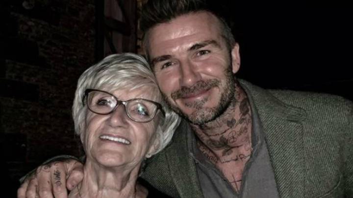 David Beckham junto a su mamá