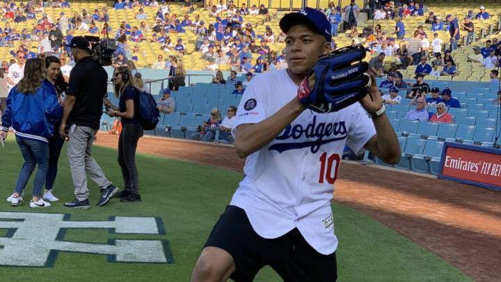 Este sábado la estrella francesa del PSG visitó el Dodger Stadium para disfrutar del ‘Rey de los Deportes’ y convivir con las estrellas de los Dodgers