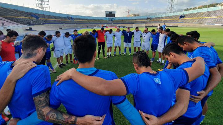 La Selección de El Salvador reconociendo la cancha donde debutarán en Copa Oro.