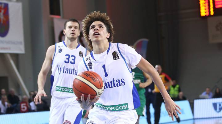 LaMelo Ball en la liga de basketball de Lituania
