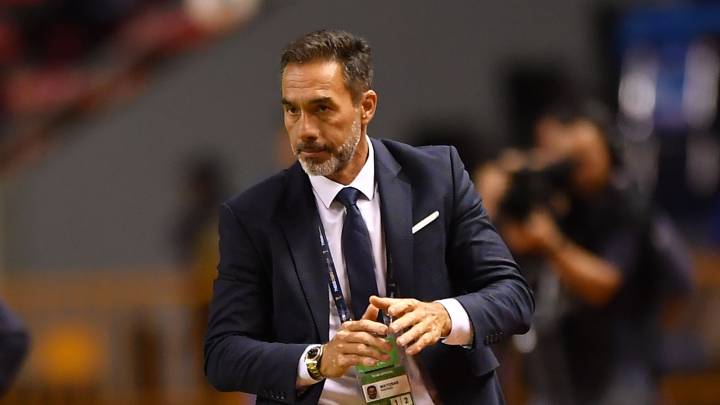 El técnico uruguayo agradece el contar con volantes y lateral con gol, esto debido a que sus delanteros no están acertados frente al marco.