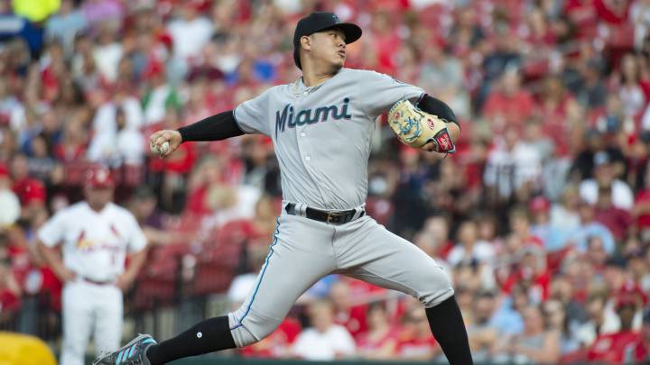 Jordan Yamamoto en Busch Stadium contra los Cardinals