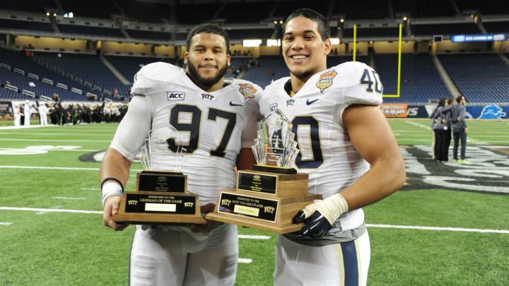 Aaron Donald y James Conner durante la Universidad