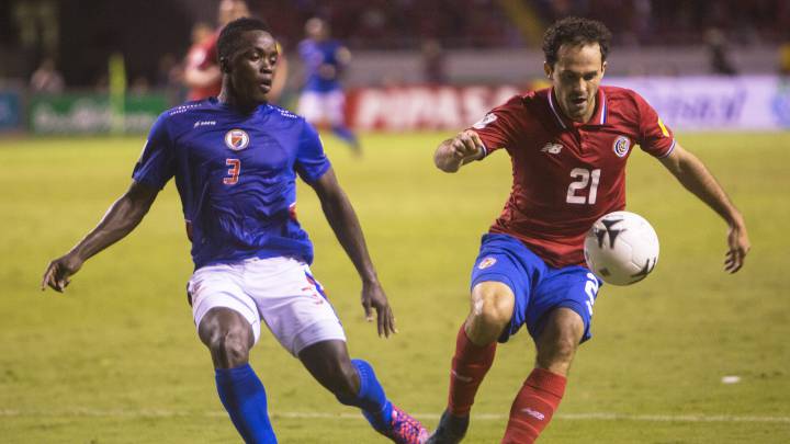 Foto de acción durante el partido de Haití vs Costa Rica por las eliminatorias mundialistas.