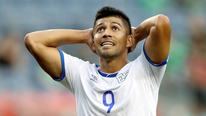 La estrella de El Salvador sintió una molestia en el pie izquierdo, mismo que no le permitió entrenar con todo el equipo.
