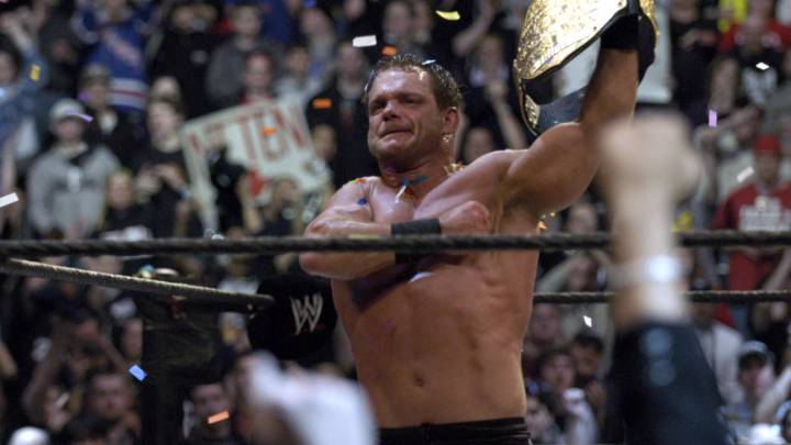 Chris Benoit tras ganar título de peso completo de la WWE