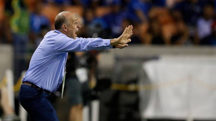 El Salvador, por el pase en Copa Oro ; Honduras, por retiro digno