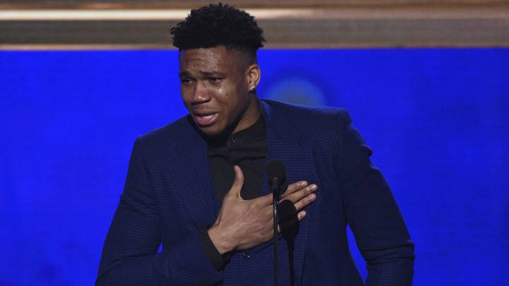 El día en que Antetokounmpo cumplió con el servicio militar