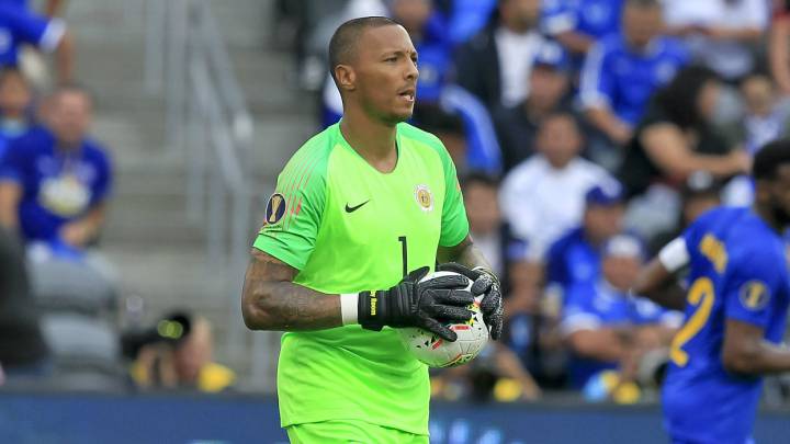 Nació en Nijmegen, Holanda pero juega para la Selección de Curazao. Actualmente defiende los colores del PSV y pronto se terminará su contrato