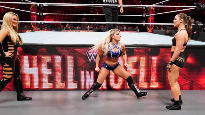 Alexa Bliss pelea contra Ronda Rousey