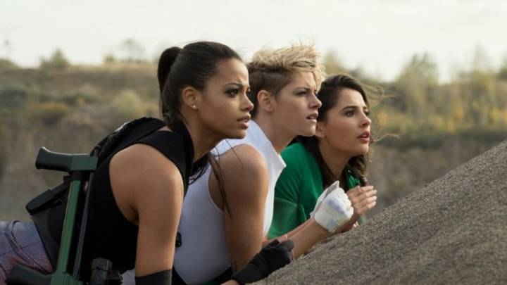 Se dieron a conocer las primeras imágenes de Kristen Stewart, Ella Balinska y Naomi Scott como las nuevas protagonistas de la famosa cinta de acción del 2000.